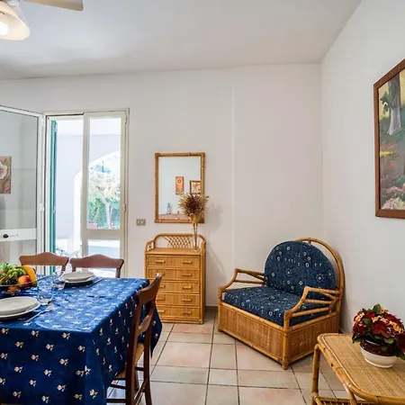 Poti Sulla Porto Cesareo